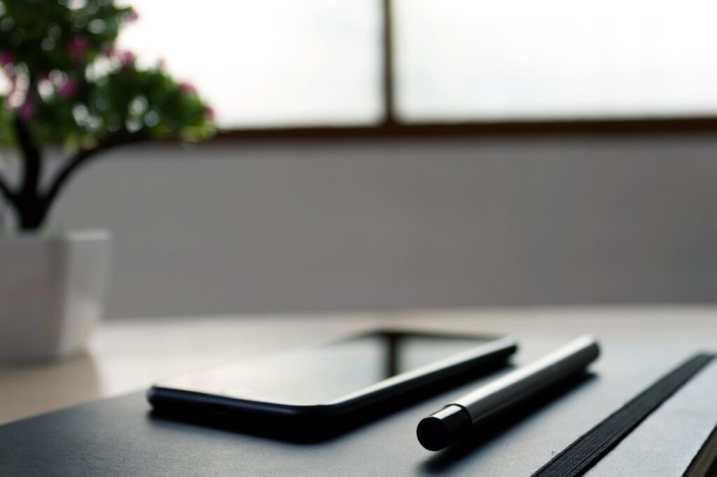 Jak rozwiązać umowę o&nbsp;pracę zgodnie z&nbsp;prawem? Tryby, obowiązki i&nbsp;dobre praktyki